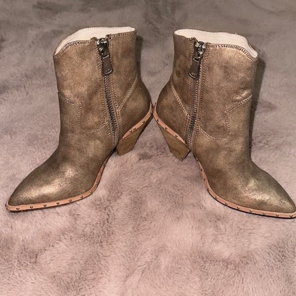 NEW Ramble Bootie by Chinese Laundry Size 5